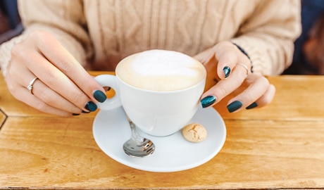 Taza de café cappucchino preparado